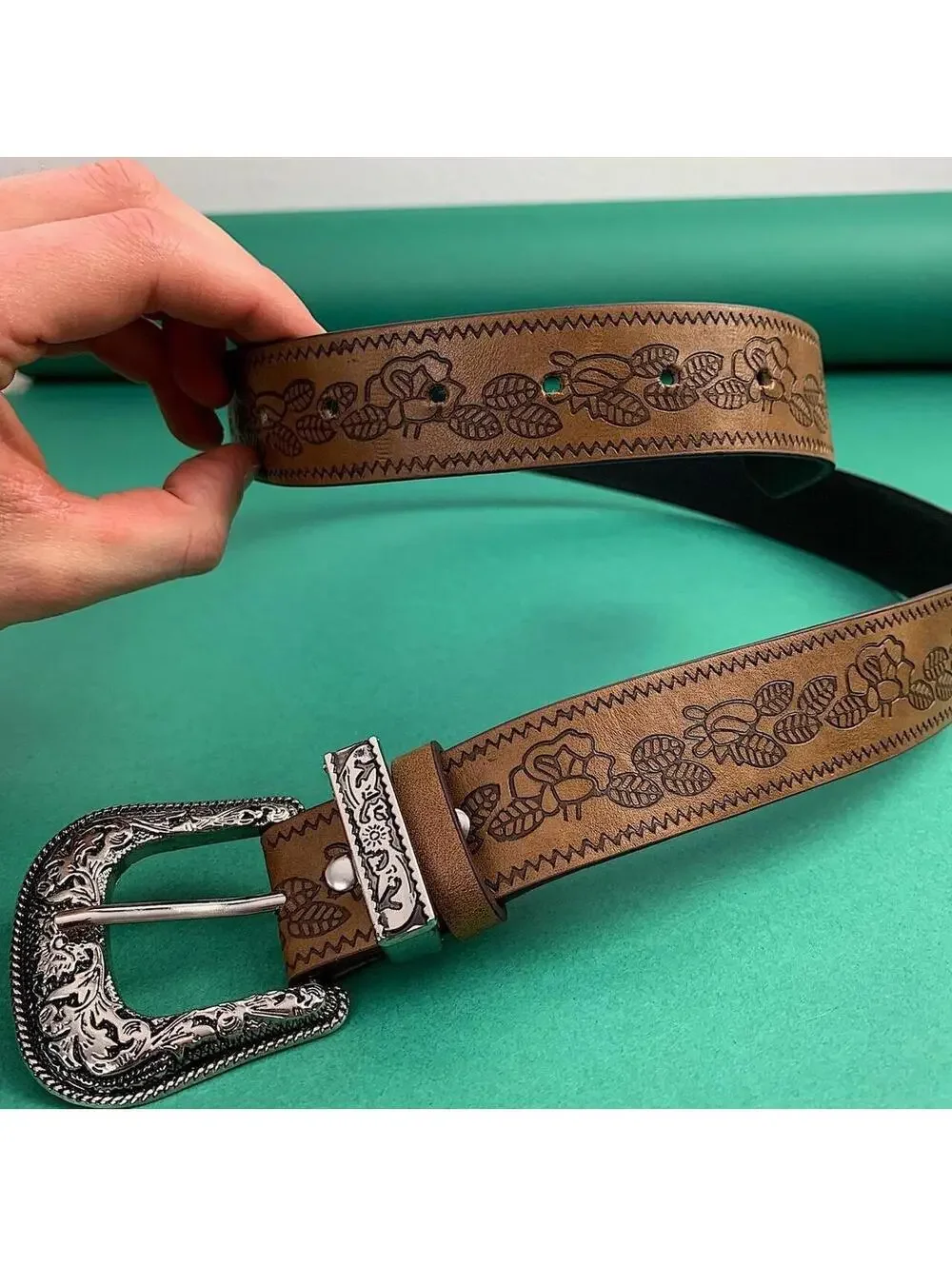 American Western vintage style brown belt. 38 inches length. 1 inch width. Fits